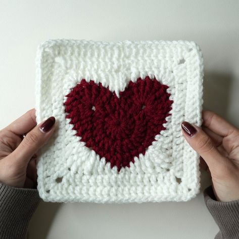 Large Heart Granny Square | Free Pattern & Video Tutorial Granny Heart Crochet Pattern Free, Crochet Large Heart, Crochet Heart Free Pattern, Heart Granny Square Pattern, Granny Square Pattern Crochet, Heart Granny Square, Granny Square Pattern Free, Crochet Heart Blanket, Crochet Valentine Patterns