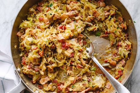 Bacon Cabbage Recipe – Pan-Fried Cabbage with Bacon — Eatwell101 Gf Sides, Bacon Cabbage, Cabbage Skillet, Easy Cabbage Recipes, Fried Cabbage Recipes, Bacon Fried Cabbage, Fancy Fish, Sauteed Cabbage, Healthy Low Carb Dinners