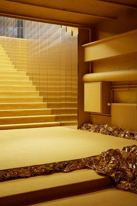 Out with the old, in with the bold – Normann Copenhagen goes for gold - News - Frameweb Yellow Store Design, Norman Copenhagen, Spatial Design, Architecture Magazines, Going For Gold, Showroom Design, Gold Interior, Normann Copenhagen, Elements Of Design