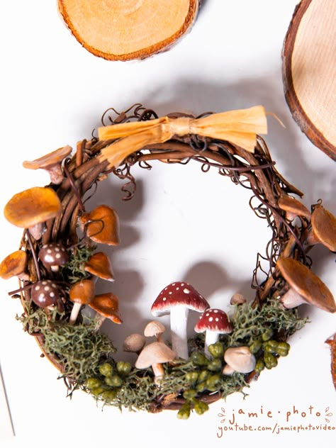 Julkransar Diy, Mushroom Diy, Mushroom Wreath, Cottagecore Diy Decor, Cottagecore Diy, Clay Mushroom, Mushroom Crafts, Witchy Crafts, Mushroom Decor