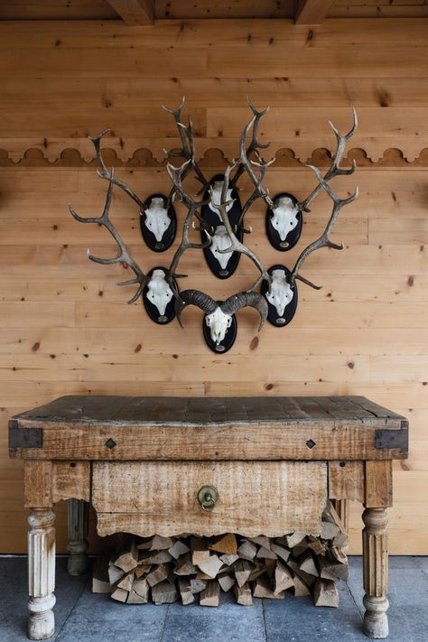 Swiss Chalet Kitchen, Swiss Chalet Decor, Cowboy Apartment, House Interior Rustic, Cabin Core Aesthetic, Hunting Cottage, Swiss Chalet Interior, Swiss Decor, Cottage Core Wall Art