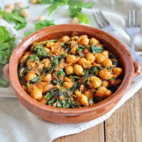 Spanish Spinach and Chickpeas - Espinacas con Garbanzos Recipe Chickpeas Spinach Recipe, Chickpeas And Spinach, Spanish Tapas Recipes, Spanish Cooking, Tapas Party, Vegan Burrito, Spinach Recipe, Tapas Recipes, Spanish Tapas