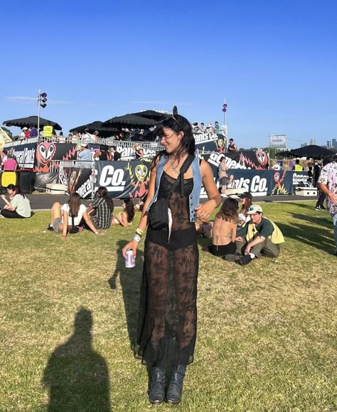 Black Country Festival Outfit, Strfkr Concert Outfits, Festival Outfits Alternative, Coachella Hippie Outfits, Black Lace Coachella Outfit, Coachella Inspo Outfit, Chilly Festival Outfit, Govball Outfits 2023, Lana Festival Outfit