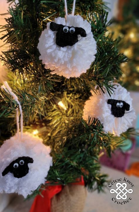 DIY Yarn Ornament - Celtic Knot Crochet Diy Yarn Ornaments, Holiday Party Crafts, Celtic Crafts, Clover Pom Pom Maker, 2025 Ideas, Yarns Ornaments, Pom Pom Animals, Christmas Pom Pom, Sheep Crafts