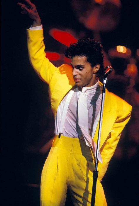 Prince - Parade Era 1986 Prince Parade, Prince Musician, Prince And The Revolution, Prince Tribute, The Artist Prince, Photos Of Prince, Rip Prince, Yellow Suit, Prince Purple Rain