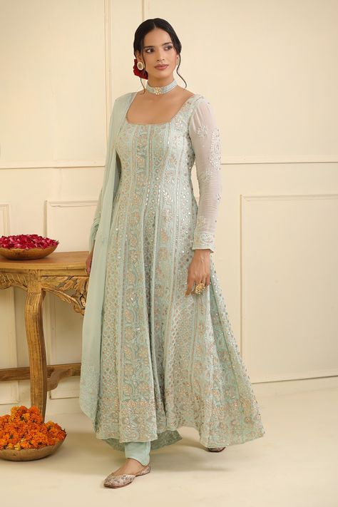 Square Neck Anarkali, Simple Anarkali Suits, Anarkali Kurti Design, Suit Designs Indian Style, Anarkali Designs, Embroidery Square, Trendy Outfits Indian, Churidar Designs, Lehenga Designs Simple