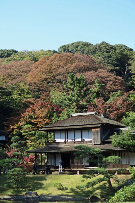 a Japanese old house ,Yokohama 80s Japanese House, Japanese Cottage House, Japanese House Aesthetic, Japanese Country House, Japanese Estate, Japanese House Floor Plans, Japanese Home Exterior, Japanese Modern Architecture, Samurai House