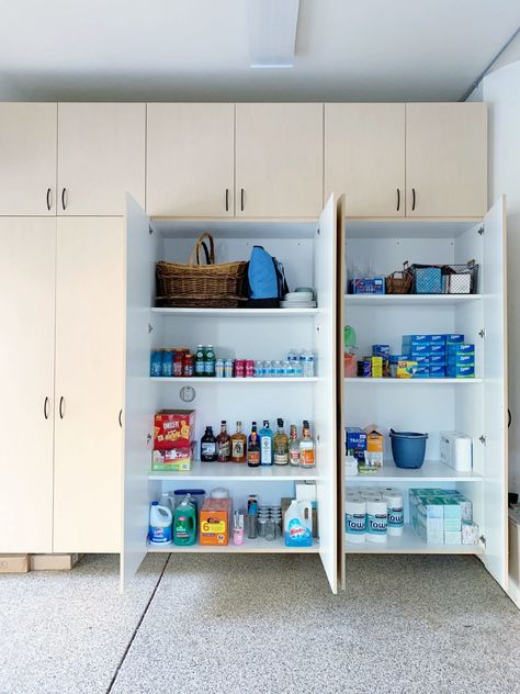 Garage Cabinets Organization, Organized Garage, Garage Storage Inspiration, Garage Organizing, Garage Storage Ideas, Garage Organize, Garage Remodel, Home Edit, Inside Cabinets