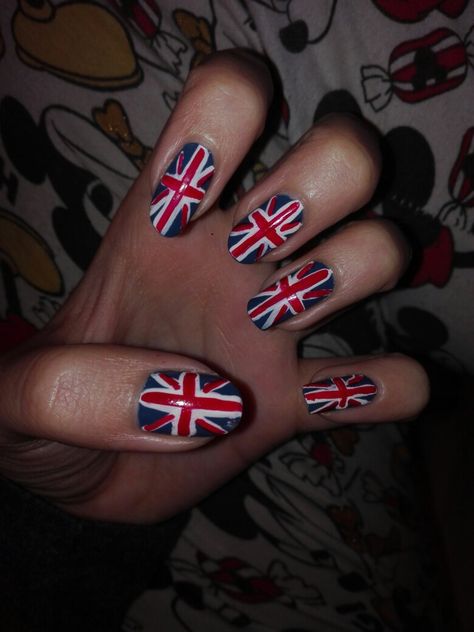 England nail art #NailsOfTheDay #NailArt #Mani #Nails #Today #PicOfTheDay 2010s Nails, 2010 Nails, England Nails, British Nails, British Flag Nails, Show Nails, Gel Ideas, Nails Tech, Monster Nails