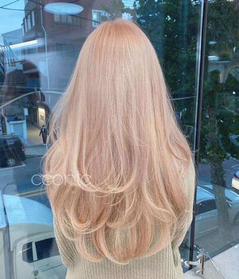 Pink Undertone Blonde Hair, Blonde With Pink Undertone, Light Peach Blonde Hair, Milky Tea Brown Hair, Strawberry Blonde Peekaboo, Blonde Hair Pale Skin Pink Undertones, Rosy Blonde Hair, Very Light Strawberry Blonde Hair, Blonde Peach Hair