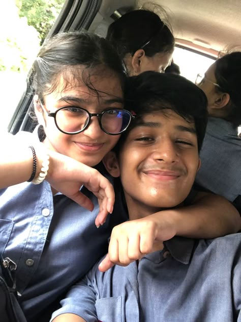 School Friends Pic, School Couple Pictures, School Couple Aesthetic, School Couple, School Life Memories, Couples Hidden Face Pics, Indian School, Sibling Poses, Friendship Photoshoot