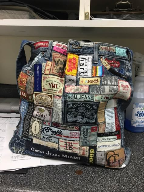 Upcycled Bags Handbags, Patch Work Bags Ideas, Denim Bag With Patches, Diy Denim Bag, Upcycle Bag, Denim Patchwork Bag, Jean Tote Bag, Diy Jean Bag, Recycled Denim Bags