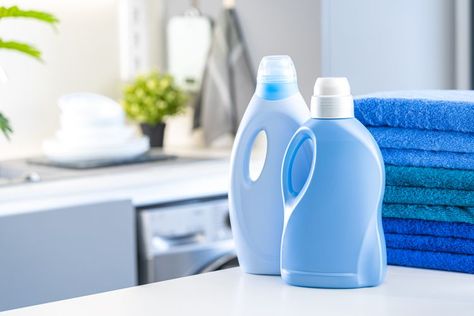 Laundry Detergent Bottles, Best Laundry Detergent, Bathtub Cleaner, Remove Oil Stains, Clogged Toilet, Bottle House, Laundry Pods, Detergent Bottles, Leftover Paint