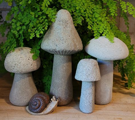 I really enjoy working with cement - concrete or hypertufa. Mushrooms made from hypertufa. A new and fun project for me. by marlas Hypertufa Pumpkins, Hypertufa Mushrooms, Concrete Mushrooms, Leaf Casting, Garden Concrete, Cement Ideas, Concrete Leaves, Craft Business Ideas, Concrete Diy Projects