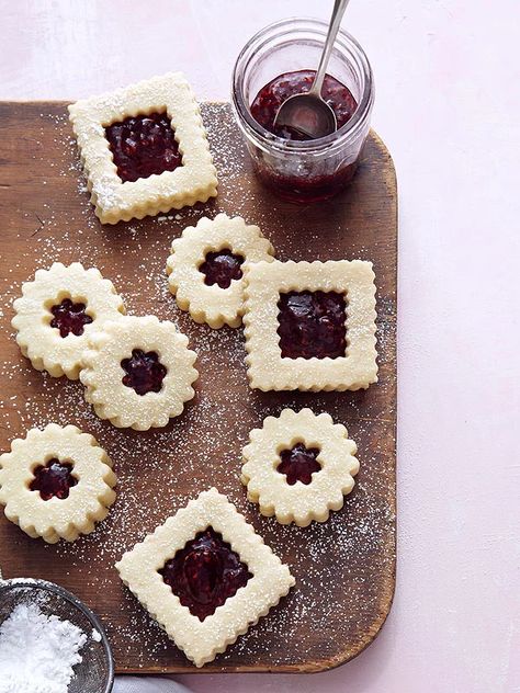 Easy Linzer Cookies Recipe, Linzer Torte Cookies, Linzer Tart Cookies, Raspberry Linzer Cookies, Linzer Cookies Recipe, Christmas Cookie Recipes Holiday, Xmas Treats, Linzer Cookies, Ina Garten Recipes