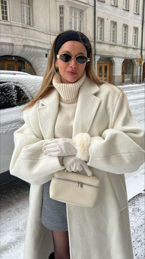 Old Money Winter, Corporate Style, White Coat, Office Attire, Winter Fits, Winter Fashion Outfits, Winter Outfit, Old Money, Wardrobe Staples