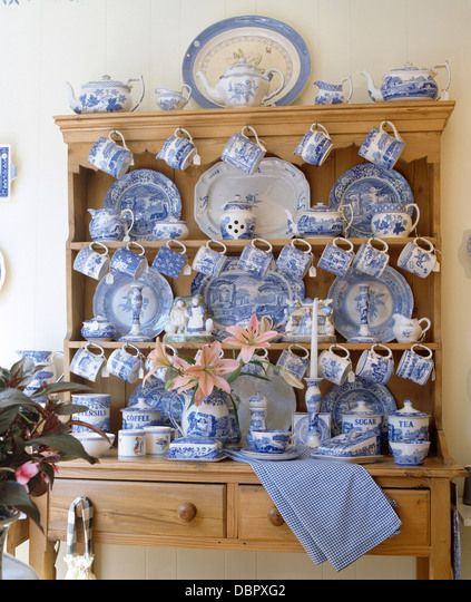 Close-up of pine dresser with a collection of blue+white Spode Italian china Blue And White Dresser, Victorian Homes Interior Kitchen, Italian China, Blue And White Dining Room, Blue White Kitchens, Blue And White Dinnerware, Chateaux Interiors, Pine Dresser, Victorian Home Interior