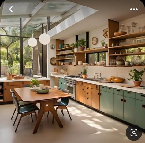 Modern 1950s Kitchen, Midcentury Kitchen Ideas, 80s Kitchen Aesthetic, Small Bright Kitchen, Midcentury Modern Kitchen Cabinets, Kitchen Midcentury Modern, Midcentury Kitchen Remodel, Cozy Modern Kitchen, Modern Midcentury Home