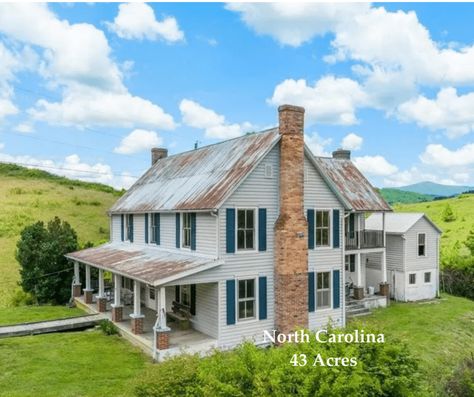 Circa 1900 North Carolina Farmhouse For Sale on 43 Acre in the Appalachian Mountains $699,000 - Country Life Dreams North Carolina Farmhouse, 1900 Farmhouse Exterior, Appalachian Farmhouse, Eastern Farmhouse, Appalachian Home, Victorian Farmhouse Exterior, Montana Farmhouse, Old Farmhouse Aesthetic, Old Farmhouse Exterior