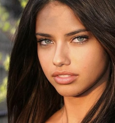 Adriana Lima Young Face, Adriana Lima Face, Adrina Lima, Adriana Lima Style, Adriana Lima Young, Alena Shishkova, Desired Face, Bare Face, Model Inspo