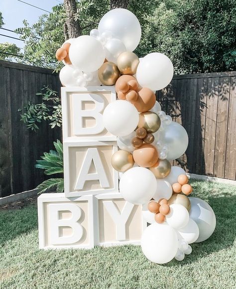 Gender Reveal Decorations Outdoor, Jake Baby, Babyshower Decor, Gender Reveal Baby Shower Themes, Baby Shower Themes Neutral, Baby Weeks, Baby Shower Decorations Neutral, Baby Gender Reveal Party Decorations, Classy Baby Shower