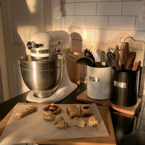 Baking Set Up Aesthetic, Baking Aesthetic Kitchenaid, Vision Board Baking, Baking Supplies Aesthetic, Home Baker Aesthetic, Kitchenaid Mixer Aesthetic, Baking Vision Board, Baking Class Aesthetic, Baking Equipment Kitchen Tools