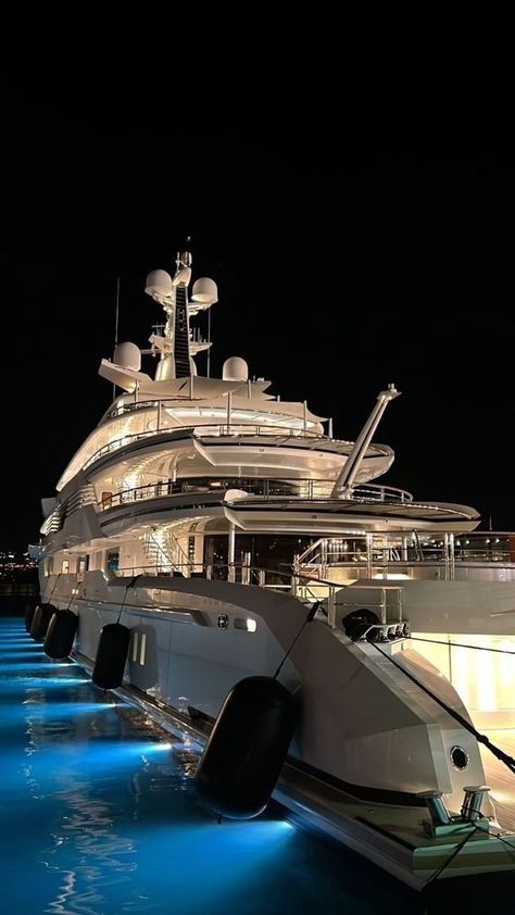 luxury life Big Yacht Aesthetic, Luxury Private Yachts, Fancy Life Aesthetic, Private Yacht Aesthetic, Private Yacht Luxury, Luxury Yacht Aesthetic, Old Money Yacht, Luxury Life Billionaire, Yacht Dinner