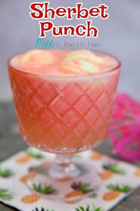 Sherbet Punch is a classic party punch for any occasion. Easy to make with or without alcohol for a quick and easy punch that everyone will love. Kid Friendly Punch, Wedding Punch Recipes, Sorbet Punch, Party Punch Alcohol, Party Tips And Tricks, Best Punch Recipe, Wedding Punch, Sherbet Punch Recipes, Cocktails Made With Vodka