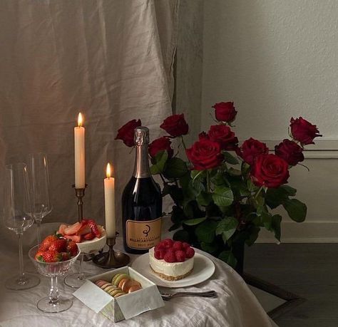 Valentines Date Ideas, Birthday Room, Valentine Dinner, Valentines Day Date, Valentines Day Dinner, Dinner At Home, Wine Cheese, Romantic Dinner, Date Dinner