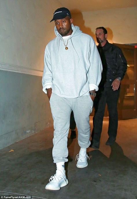 Yeezy Boost 350 Outfit, Look Hip Hop, Kanye Fashion, Kanye West Outfits, Kanye West Style, Best Man's Outfit, Yeezy Fashion, Yeezy Outfit, Mens Fashion Urban