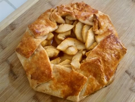 Rustic Pie Recipes, Rustic Apple Tart Recipe, Rustic Apple Pie Pioneer Woman, Rustic Apple Pie Recipe, Apple Galette With Pillsbury Pie Crust, Apple Pie Dough Recipe, Pi Day Recipes, Apple Tart Recipes, Rustic Desserts