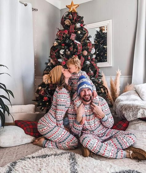 Matching Pajama Family Christmas Pictures, Christmas Pijama Photoshoot, Pajama Pictures Christmas, Indoor Christmas Pajama Photos, Pajamas Christmas Pictures Family, 1st Family Christmas Photos, Christmas Card Pajama Pictures, Pjs Christmas Pictures, Christmas Pj Photoshoot At Home