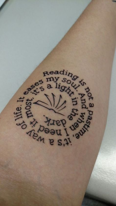 Literary Tattoo, Book Tattoos, Bookish Tattoos, Petit Tattoo, Nice Tattoos, Literary Tattoos, Unalome Tattoo, Geniale Tattoos, Tattoos Geometric