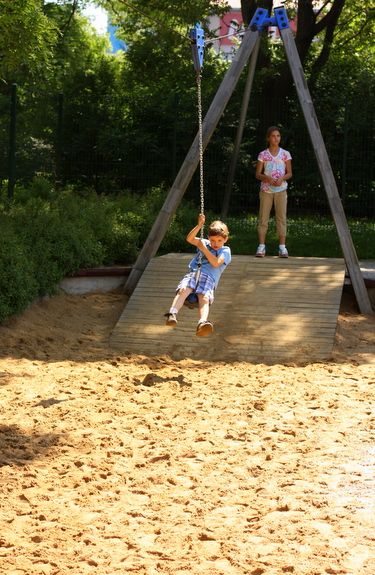 Platform for the kids zip line. Zipline No Trees, Zipline Platform, Zip Line Platform, Kids Zipline, Patio Chico, Zip Line, Kids Yard, Patio Grande, Outdoor Play Spaces