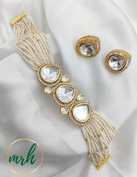 Moti Jwellery Design, Moti Choker, Pearl Bridal Jewelry Sets, Diy Earrings Materials, Kundan Choker Necklace, Bridal Jewellery Inspiration, Kundan Jewellery Set, Antique Necklaces Design, Choker Necklace Designs