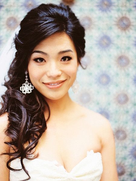 Elegant Asian Bridal Hairstyle Wedding Hair Side, Wedding Hair Ideas, Side Hairstyles, Wedding Hair Styles, Best Wedding Hairstyles, Long Hair Wedding Styles, Wedding Hairstyles Half Up Half Down, Trendy Wedding Hairstyles, Wedding Hair Inspiration