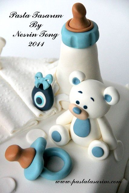 Gateau Baby Shower Garcon, Cake Decorating Simple, Baby Shower Garcon, Puff Design, Fondant Flower Cake, Baby Shower Pictures, Fondant Figures Tutorial, Fondant Bow, Baby Cupcake