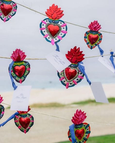 Mexican Wedding Guest Book, Mexican Wedding Recuerdos, Backyard Wedding Mexican, Ranchero Wedding Decorations, Vintage Mexican Wedding Aesthetic, Mexican Garden Wedding, Mexican Catholic Wedding, Mexican Gothic Wedding, Mexican Wedding Flowers