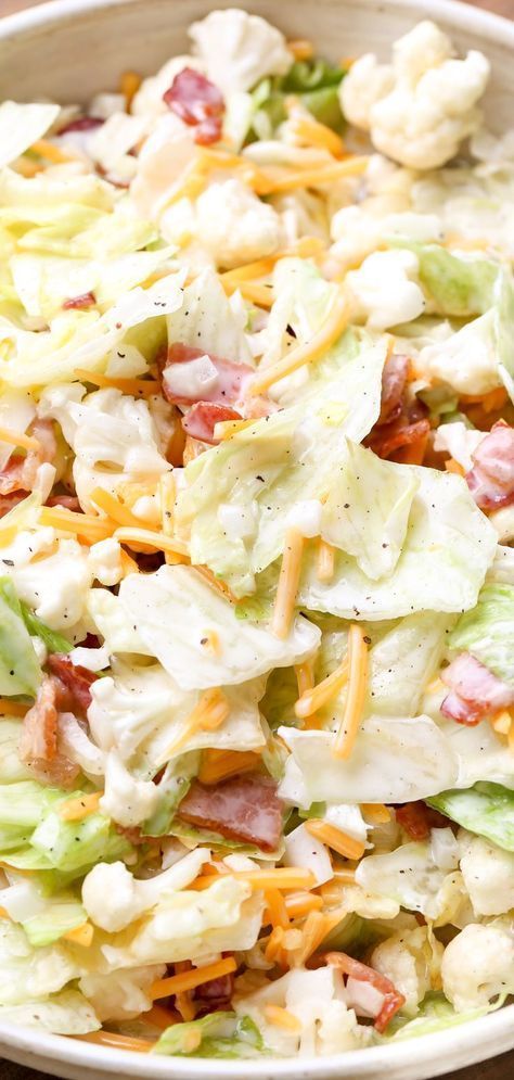 Bacon Cauliflower Salad, Salad With Lettuce, Mayo Dressing, Bacon Cauliflower, Dressing Salad, Raw Cauliflower, Savory Salads, Layered Salad, Bacon Salad