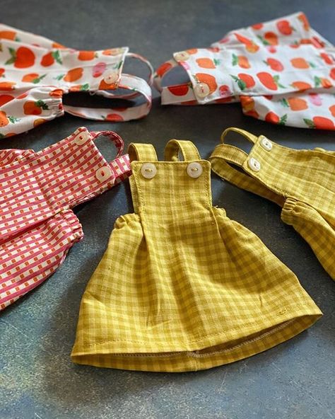 Baby Doll Clothes Patterns, Doll Clothes Patterns Free, Dolls Clothes Diy, Sewing Doll Clothes, Diy Vetement, Doll Dress Patterns, Reversible Dress, Clothing Patterns Free, Doll Sewing Patterns