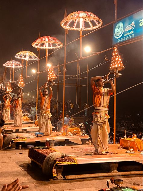 Banaras Kashi Vishwanath Temple, Kashi Ganga Arti, Vanarasi Ghat Sketch, Benaras Ghat Photography, Ganga Arti Night, Ghats Of Varanasi, Banaras Asthetic Picture, Varanasi Ganga Arti, Vanarasi India Aesthetic