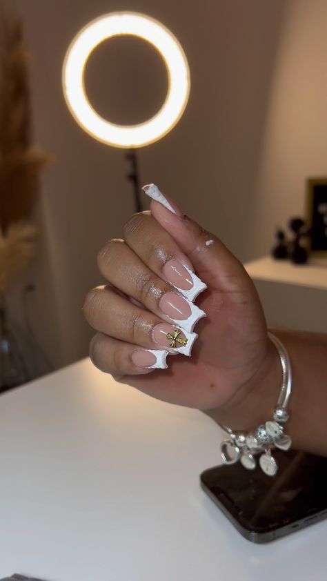 𝐋𝐢𝐜𝐞𝐧𝐬𝐞𝐝𝐍𝐚𝐢𝐥𝐓𝐞𝐜𝐡♡’s Instagram post: “shorttt croc frenchies are the cutest + the gold crossss ugh😩😍😍. . . #ccurvenails #shapingnails #greensboronailtech #nailsofinstagram…” White Croc Nails, Croc Nail Design, Croc Print Nails, Croc Nails, G Nails, Print Nails, Croc Print, Nails Inspo, The Gold