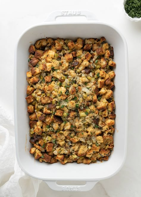 Dairy Free Green Bean Casserole, Gluten Free Stuffing Thanksgiving, Paleo Stuffing, Gluten Free Stuffing Recipes, Gf Thanksgiving, Classic Stuffing Recipe, Gluten Free Turkey, Gluten Free Thanksgiving Recipes, White And Gold Christmas