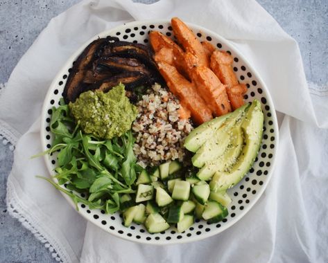 Mother Earth Bowl, Earth Bowl, Peppadew Peppers, Delicious Veggies, Healthy Restaurant, Easy Healthy Lunches, Rice Wine, Wine Vinegar, Roasted Sweet Potatoes