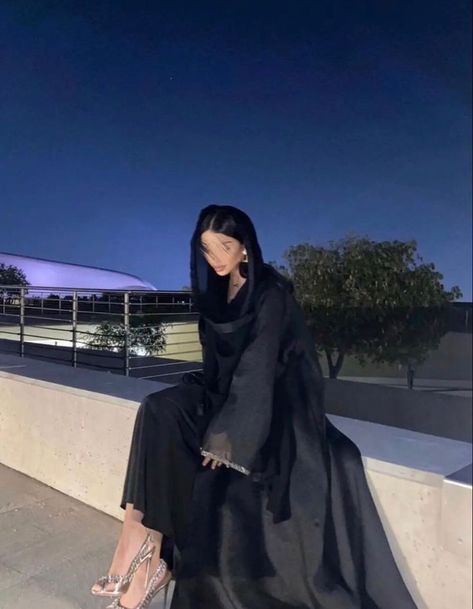 Khaleeji Abaya, Abaya Outfit, Hijabi Fits, Modest Casual Outfits, Modest Fits, Hijabi Aesthetic, Mode Abaya, Modesty Fashion, Muslimah Aesthetic