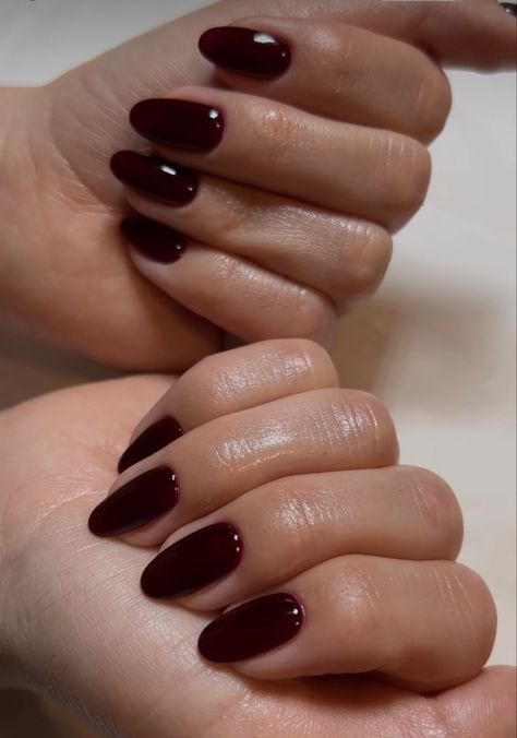 Bold Nail Designs, Fall Nude Nails, Red Summer Nails, Summer Nails 2024, Kutek Disney, Wine Nails, Maroon Nails, Smink Inspiration, Grunge Nails