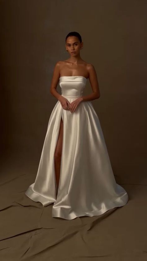 MESHKI | If you’re looking for your wedding dress, stop scrolling. The EILEEN gown. 🕊 | Instagram Soft Aline Wedding Dress, A Line Elegant Wedding Dress, Classic Wedding Dress Fitted, Stunning Dresses Wedding, Meshki White Dress, Corset Pearl Wedding Dress, Tight Silk Wedding Dress, Meshki Wedding Dress, Clean Girl Wedding Dress