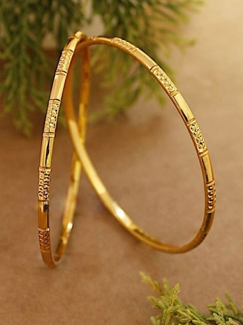 Simple Gold Bangle, Plain Gold Bangles, Gold Bangles Indian, Bangle Design, Gold Bangles For Women, Gold Bangle Set, Gold Jewelry Simple Necklace, Bangles Gold, Long Pearl Necklaces