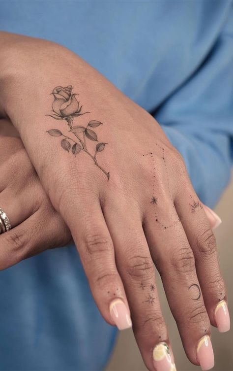 hand tattoo, hand tattoos, meaningful tattoo on hand, lettering hand tattoo, unique tattoos, butterfly tattoo on hand, hand tattoos ideas Tea Rose Tattoo, Mini Hand Tattoos, Pretty Hand Tattoos Unique, Tiny Hand Tattoos, Unique Rose Tattoo, Unique Tattoos Black Women, Rose Tattoo Ideas, Simple Flower Tattoo, Tato Minimal