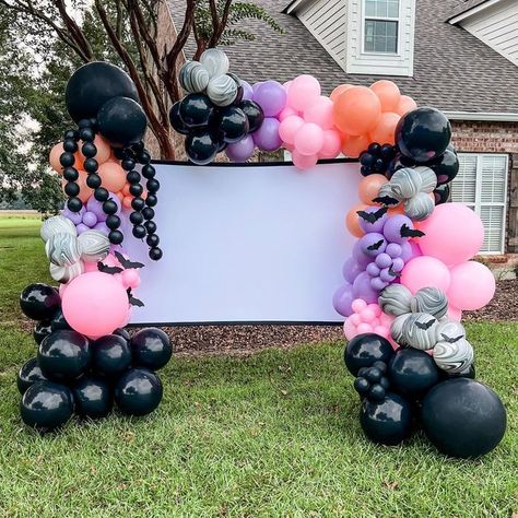 Hocus Pocus 2 Watch Party, Spooky Science, Theatre Party, Movie Night Decorations, Vintage Popcorn, Halloween Sleepover, Hd Projector, Hallowen Party, I Smell Children